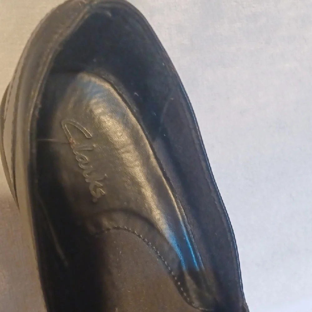 Clarks Black Women's Loafers Size 9 Slip On Shoes